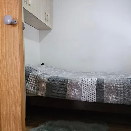 H4 Apartment *