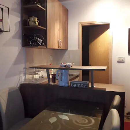 Apartment H4 *