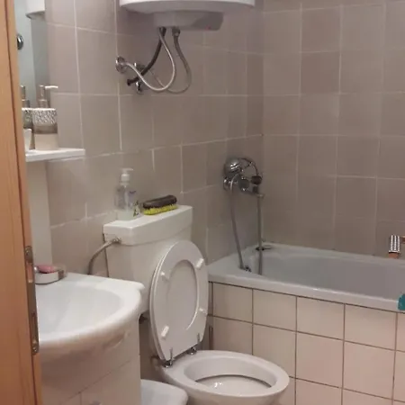 H4 Apartment *